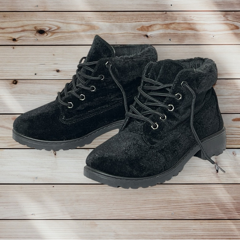 Bobbie Brooks Black Velour Faux Fur Lace Up Hiking‎ Winter Ankle Boots NWOT
